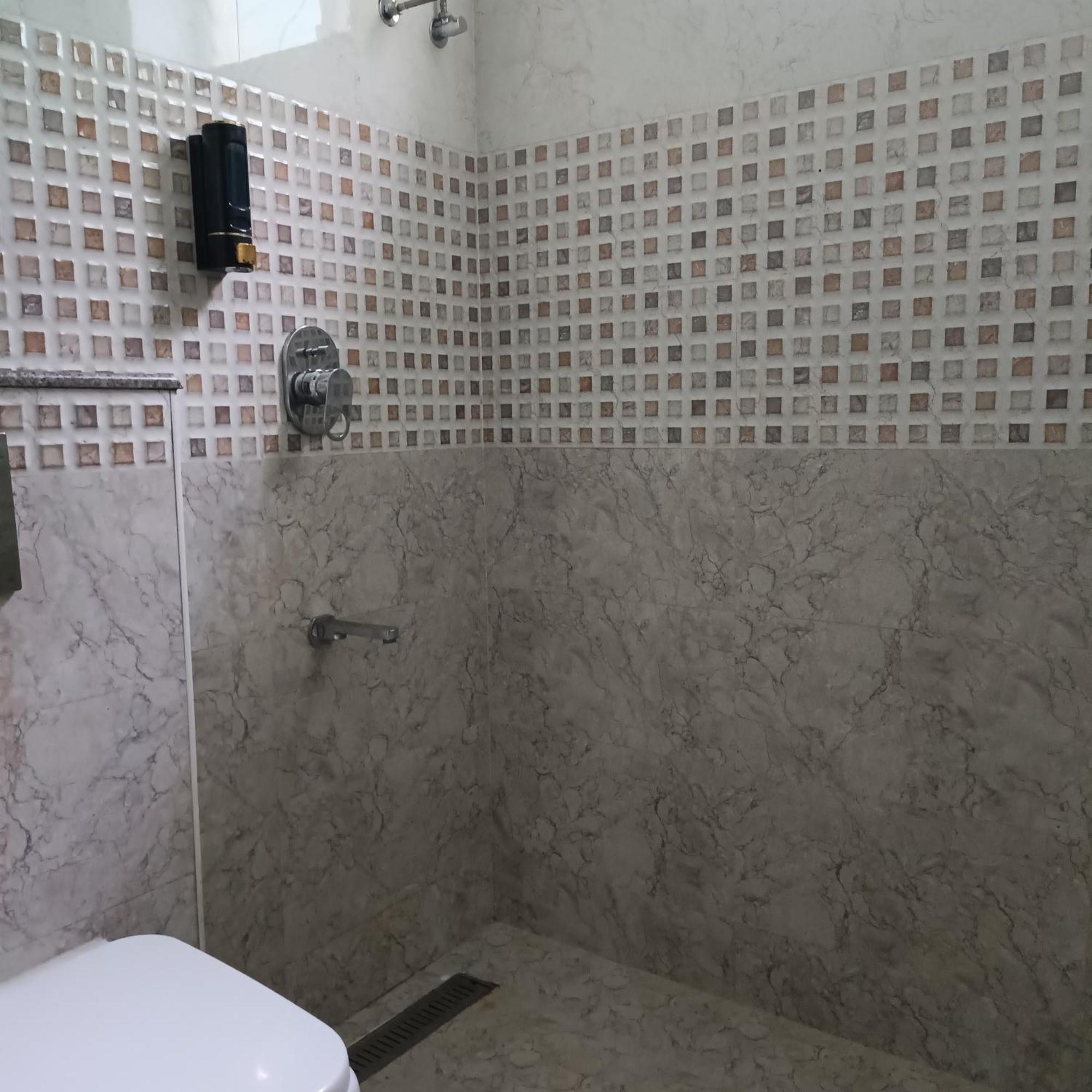 Sukrithi Premium Serviced Apartment - F2 Chennai Luaran gambar